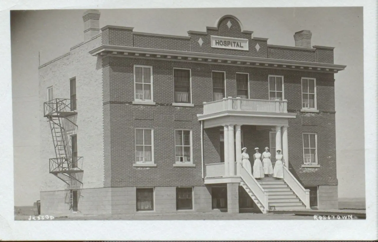 Rosetown Hospital with nurses on the front steps, about 1915